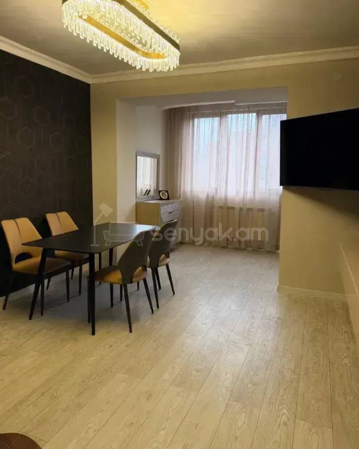 2 Սենյականոց Բնակարան Քարե Շենքում, 43քմ, 5/5 հարկ, Կապիտալ Վերանորոգված