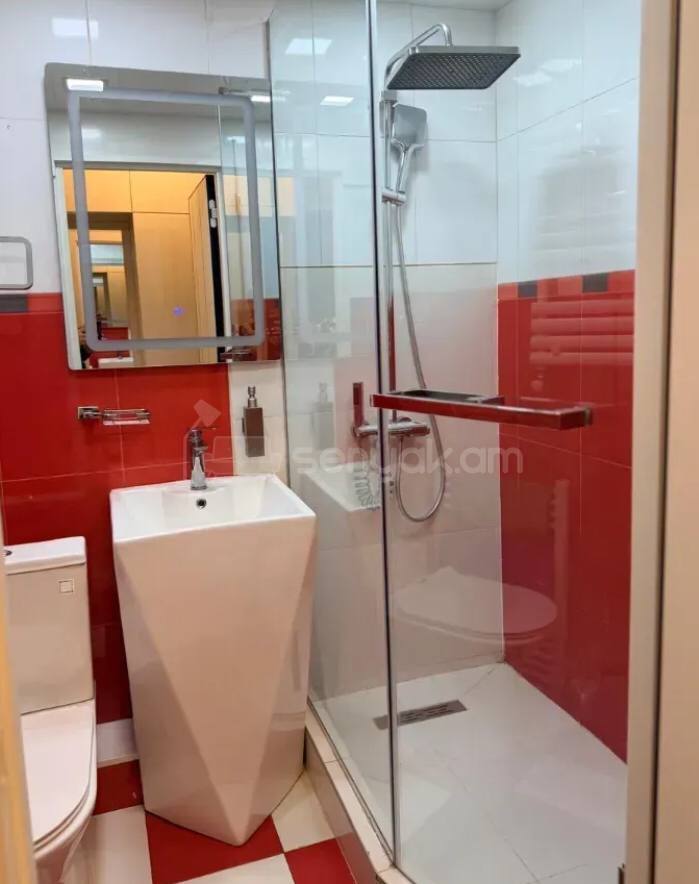 2 Սենյականոց Բնակարան Քարե Շենքում, 43քմ, 5/5 հարկ, Կապիտալ Վերանորոգված