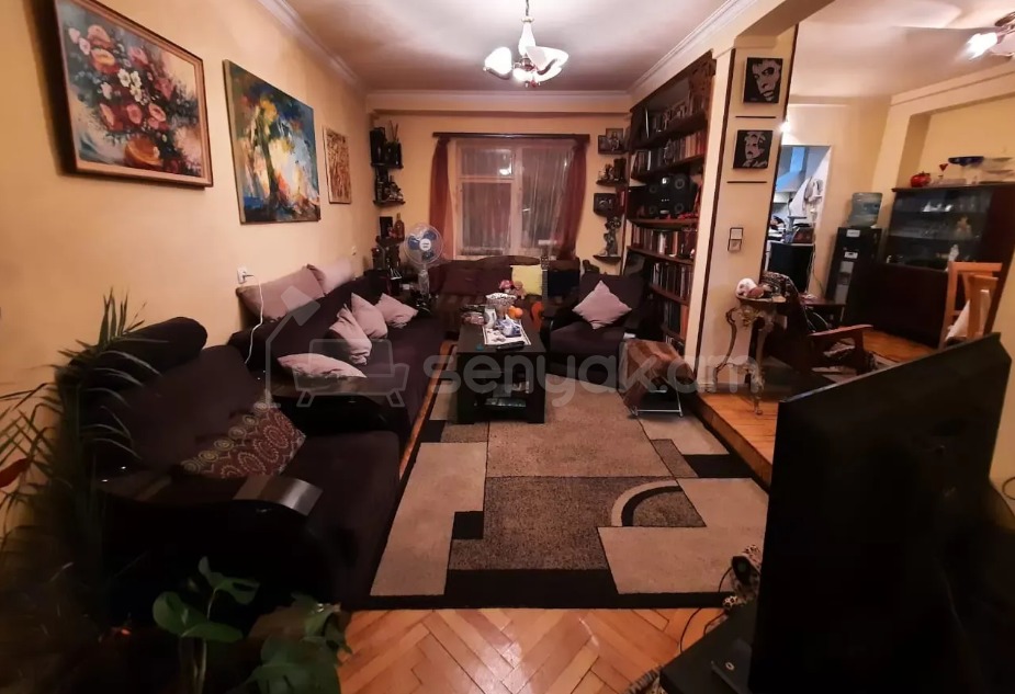 3 Սենյականոց Բնակարան Քարե Շենքում, 80քմ, 2/5 հարկ, Պետական Վիճակում
