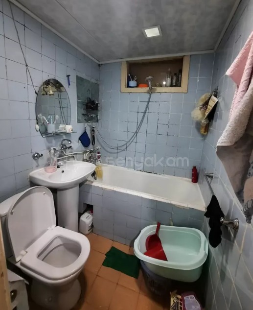 3 Սենյականոց Բնակարան Քարե Շենքում, 80քմ, 2/5 հարկ, Պետական Վիճակում