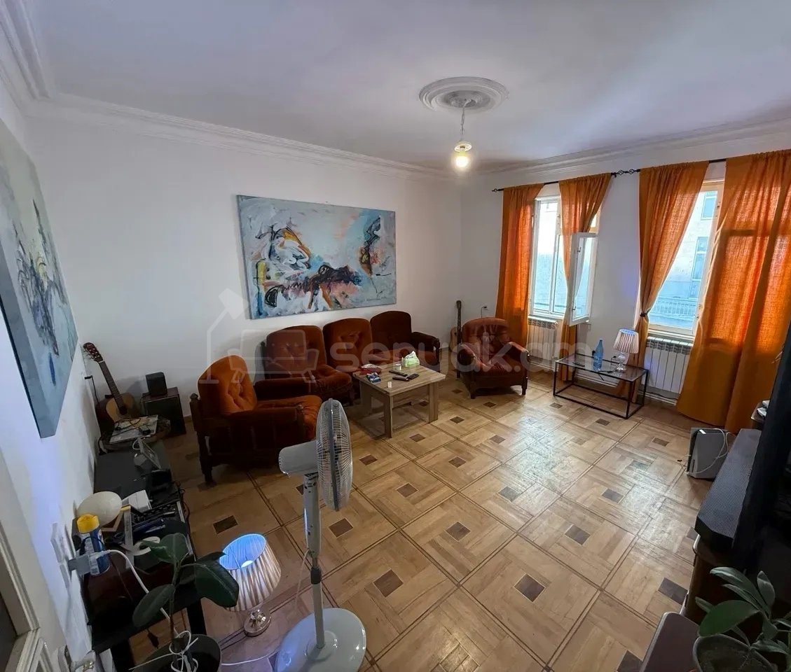 3 Սենյականոց Բնակարան Քարե Շենքում, 97քմ, 3/3 հարկ, Կապիտալ Վերանորոգված