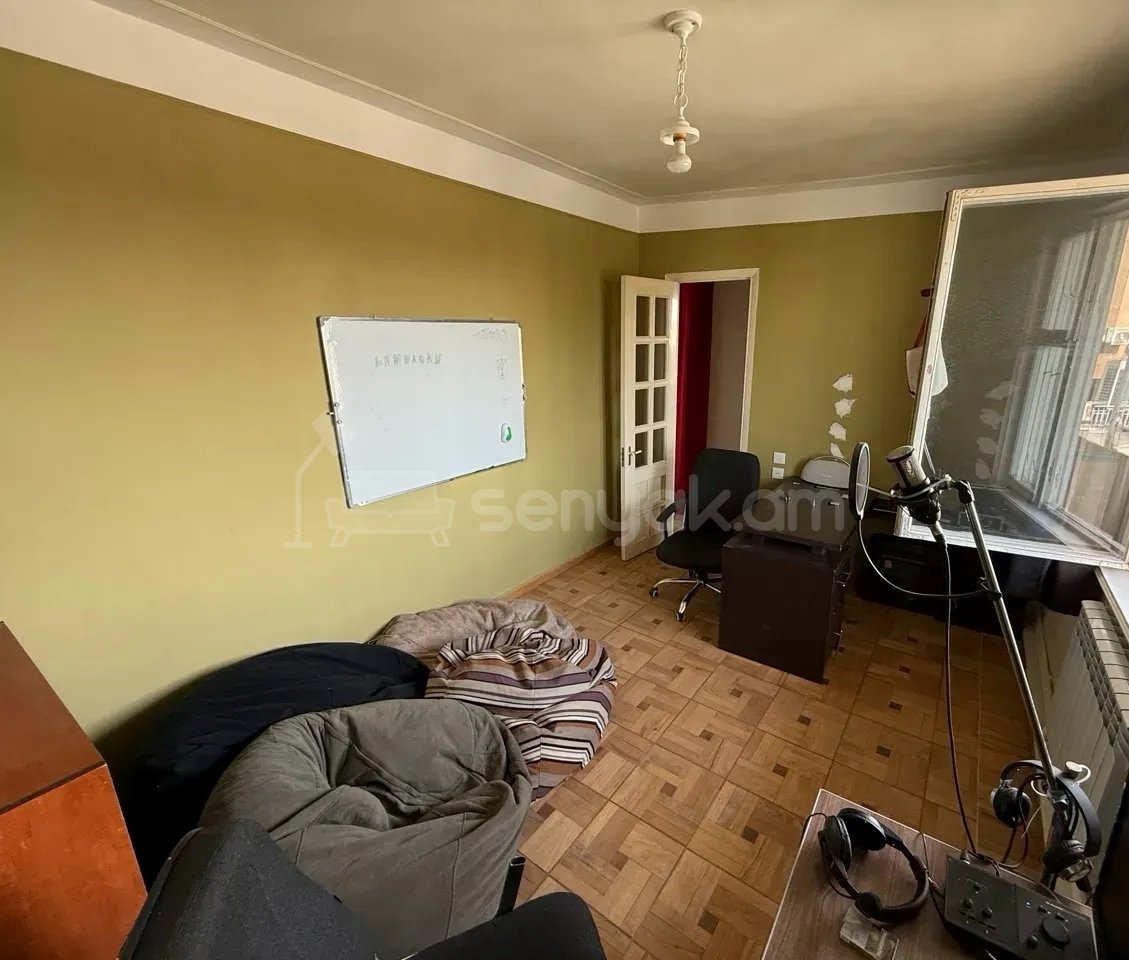 3 Սենյականոց Բնակարան Քարե Շենքում, 97քմ, 3/3 հարկ, Կապիտալ Վերանորոգված