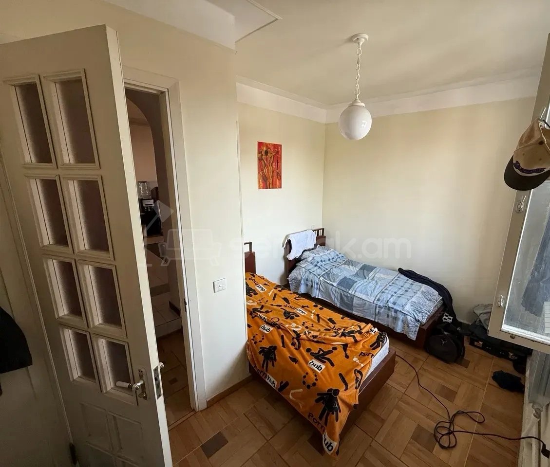 3 Սենյականոց Բնակարան Քարե Շենքում, 97քմ, 3/3 հարկ, Կապիտալ Վերանորոգված