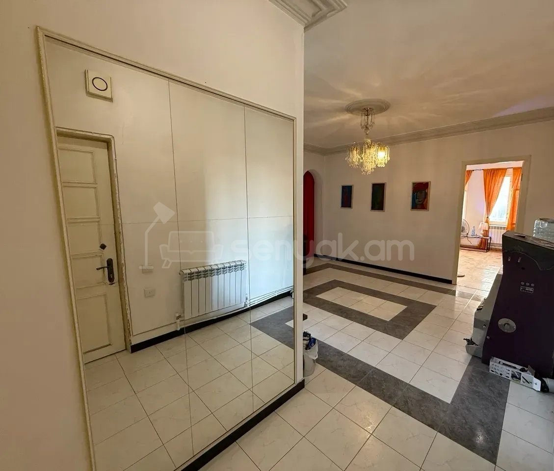 3 Սենյականոց Բնակարան Քարե Շենքում, 97քմ, 3/3 հարկ, Կապիտալ Վերանորոգված