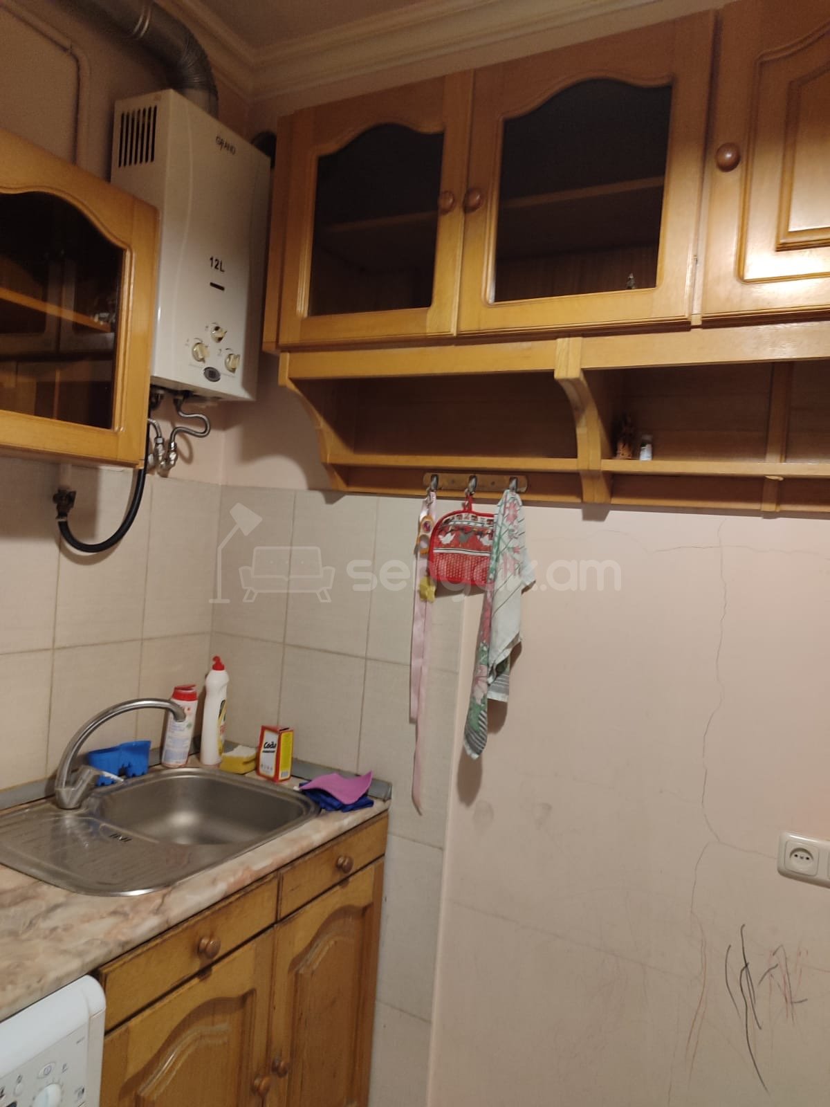2 Սենյականոց Բնակարան Քարե Շենքում, 54քմ, 3/4 հարկ, Նորմալ Վիճակում, Կահավորված