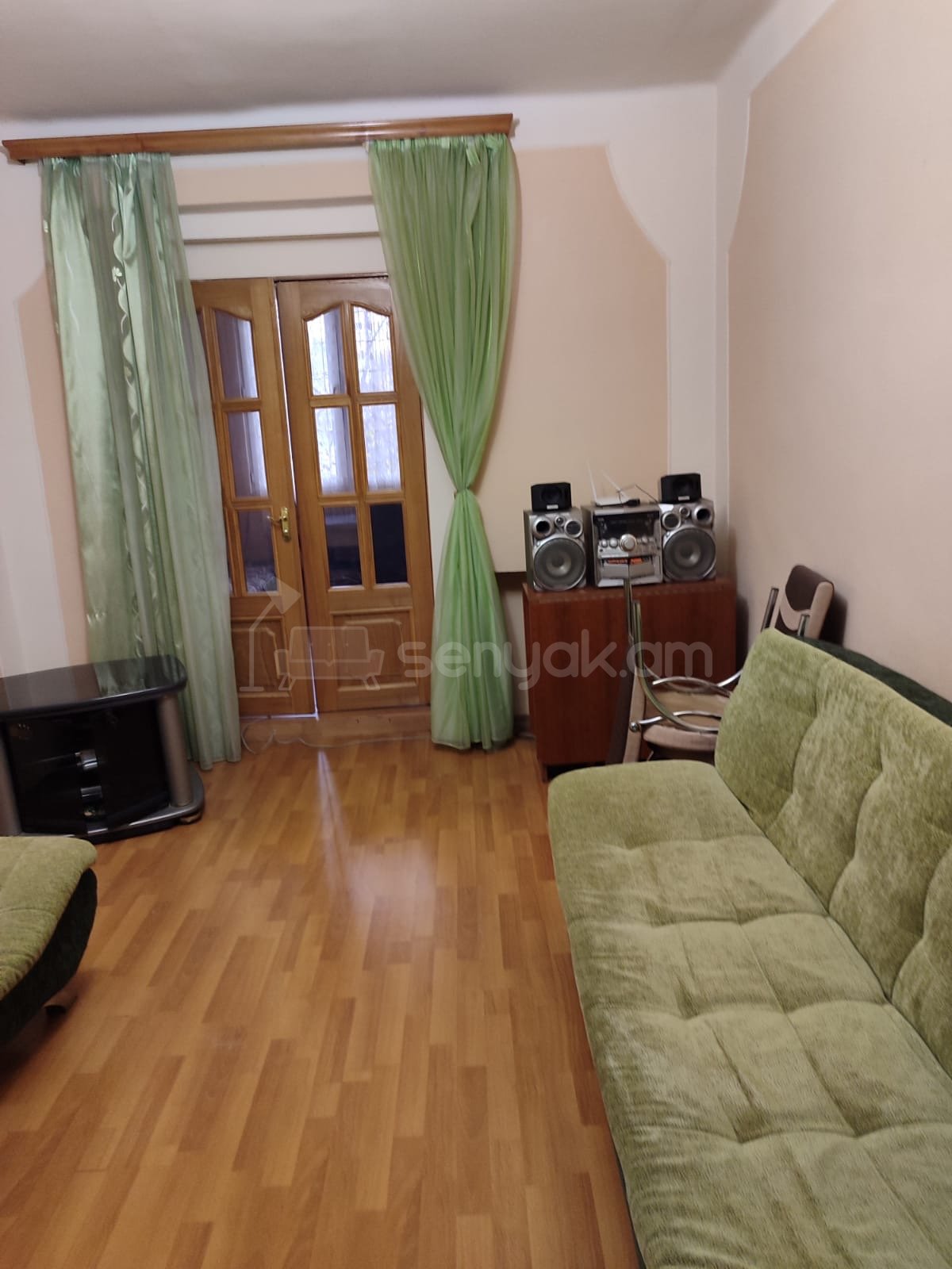 2 Սենյականոց Բնակարան Քարե Շենքում, 54քմ, 3/4 հարկ, Նորմալ Վիճակում, Կահավորված