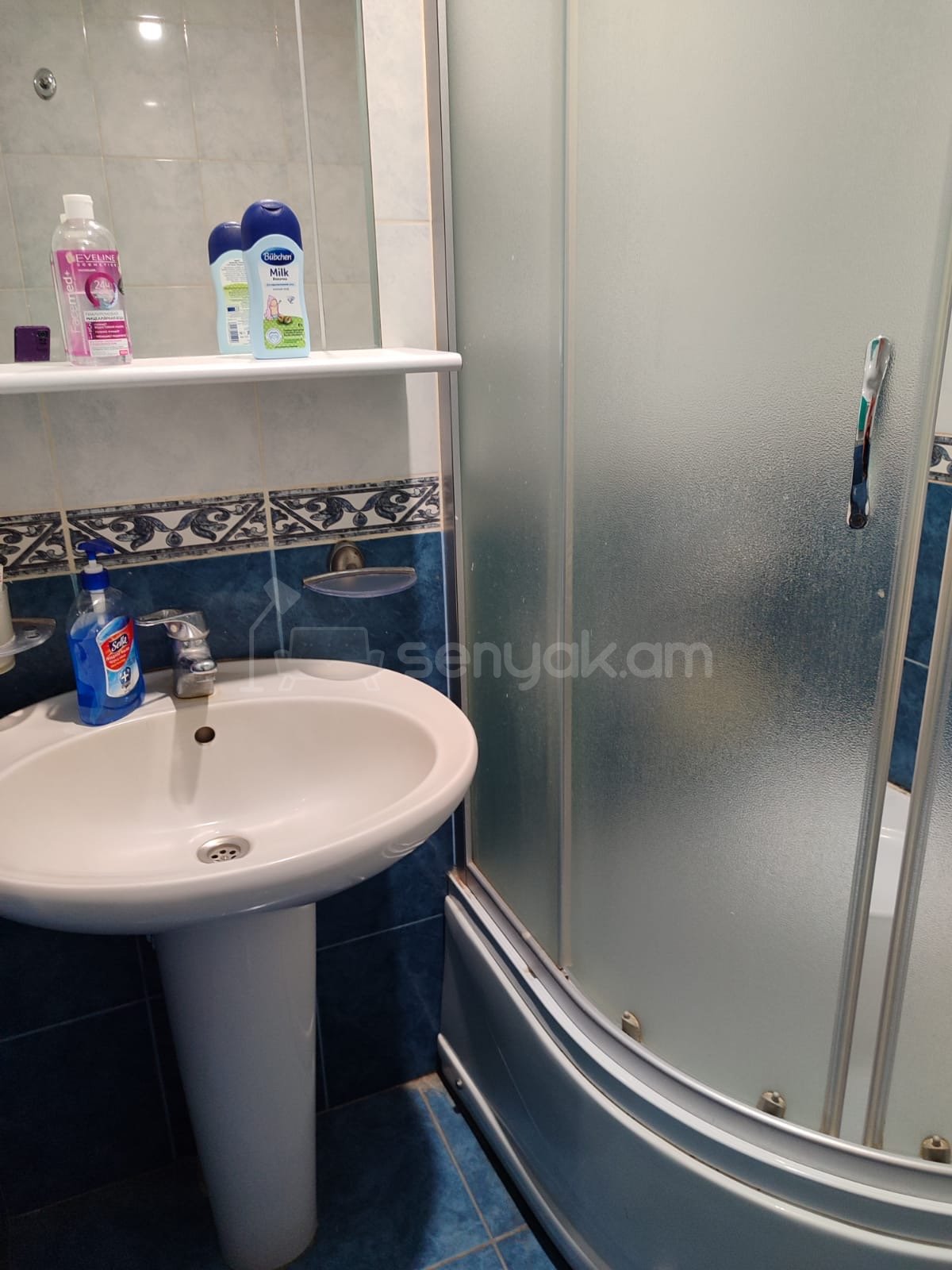 2 Սենյականոց Բնակարան Քարե Շենքում, 54քմ, 3/4 հարկ, Նորմալ Վիճակում, Կահավորված