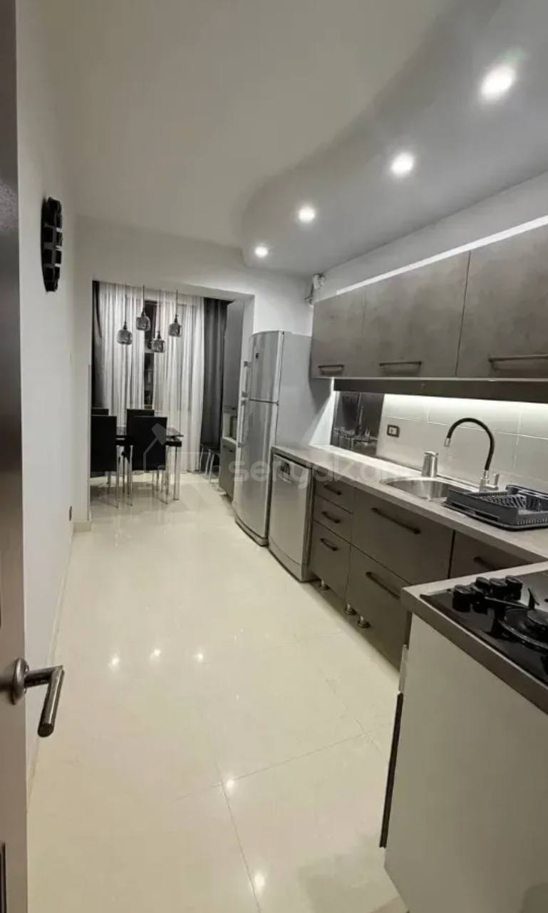 3 Սենյականոց Բնակարան, 82քմ, 7/9 հարկ, Կապիտալ Վերանորոգված, Կահավորված