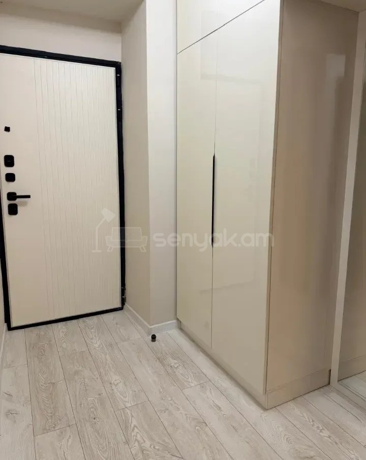 2 Սենյականոց Բնակարան Քարե Շենքում, 45քմ, 5/5 հարկ, Կապիտալ Վերանորոգված