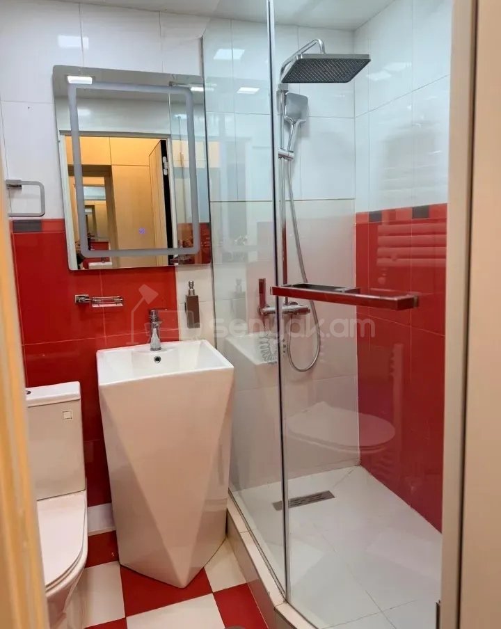 2 Սենյականոց Բնակարան Քարե Շենքում, 45քմ, 5/5 հարկ, Կապիտալ Վերանորոգված