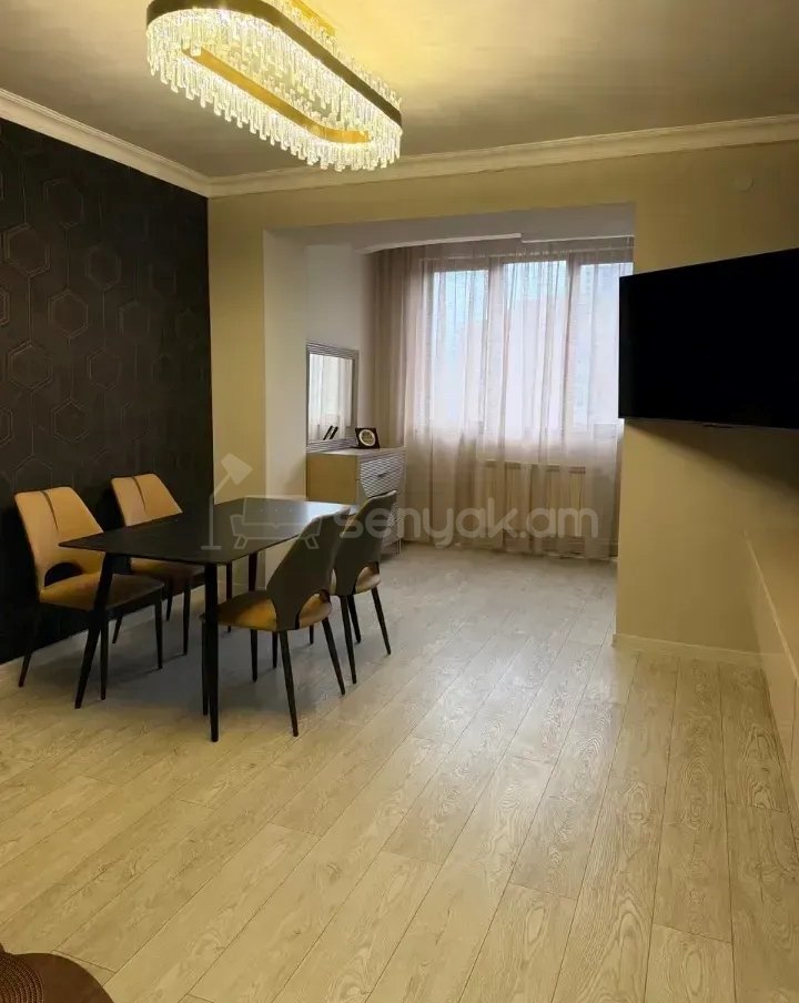 2 Սենյականոց Բնակարան Քարե Շենքում, 45քմ, 5/5 հարկ, Կապիտալ Վերանորոգված