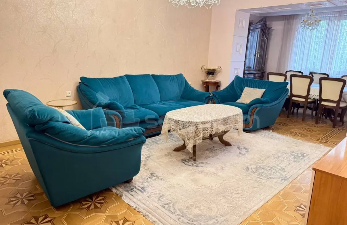 3 Սենյականոց Բնակարան Քարե Շենքում, 85քմ, 4/5 հարկ, Կապիտալ Վերանորոգված, Կահավորված