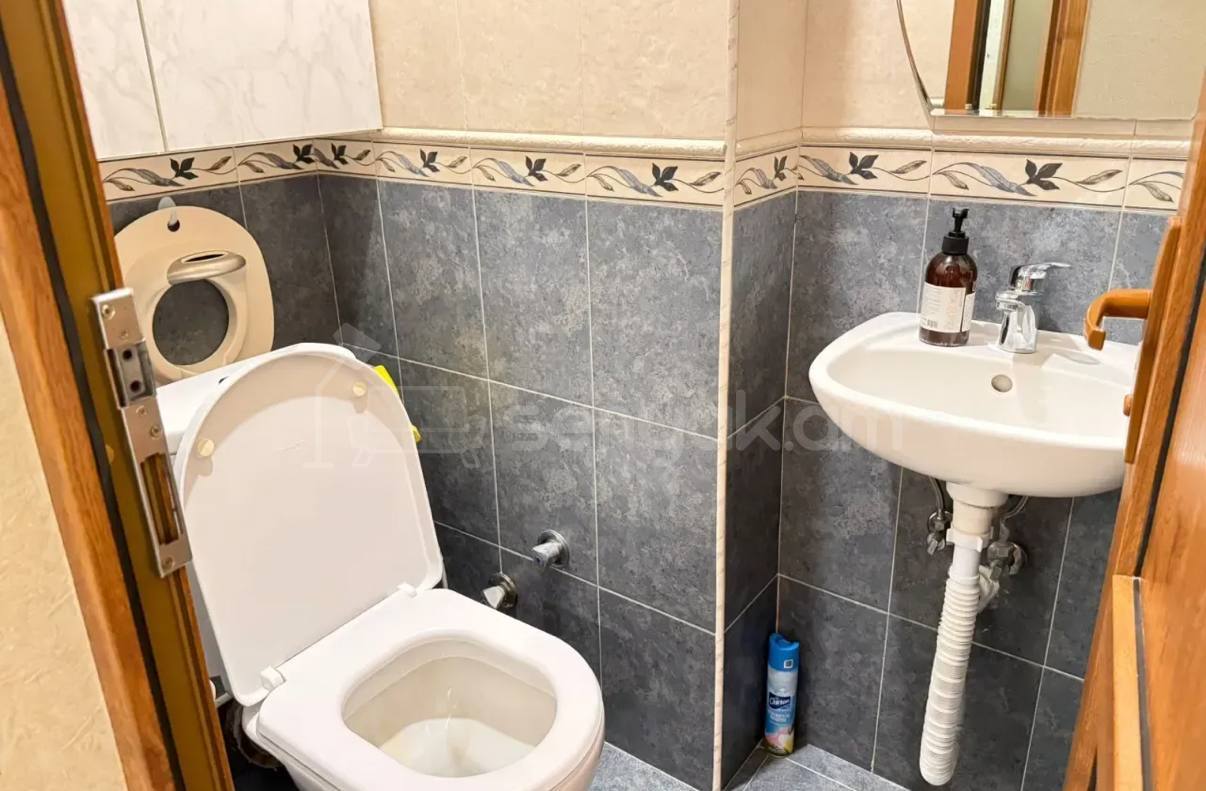 3 Սենյականոց Բնակարան Քարե Շենքում, 85քմ, 4/5 հարկ, Կապիտալ Վերանորոգված, Կահավորված