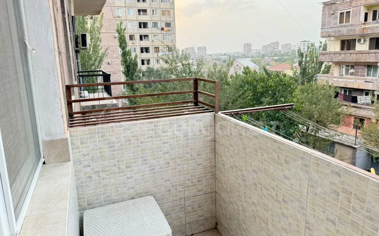 3 Սենյականոց Բնակարան Քարե Շենքում, 85քմ, 4/5 հարկ, Կապիտալ Վերանորոգված, Կահավորված