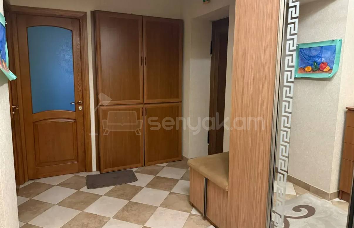3 Սենյականոց Բնակարան Քարե Շենքում, 85քմ, 4/5 հարկ, Կապիտալ Վերանորոգված, Կահավորված