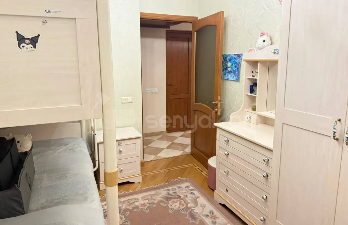 3 Սենյականոց Բնակարան Քարե Շենքում, 85քմ, 4/5 հարկ, Կապիտալ Վերանորոգված, Կահավորված