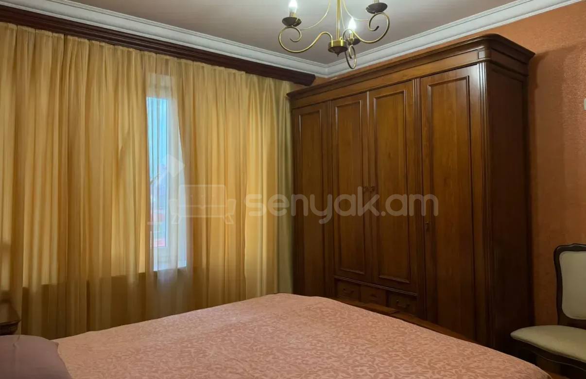 3 Սենյականոց Բնակարան Քարե Շենքում, 85քմ, 4/5 հարկ, Կապիտալ Վերանորոգված, Կահավորված