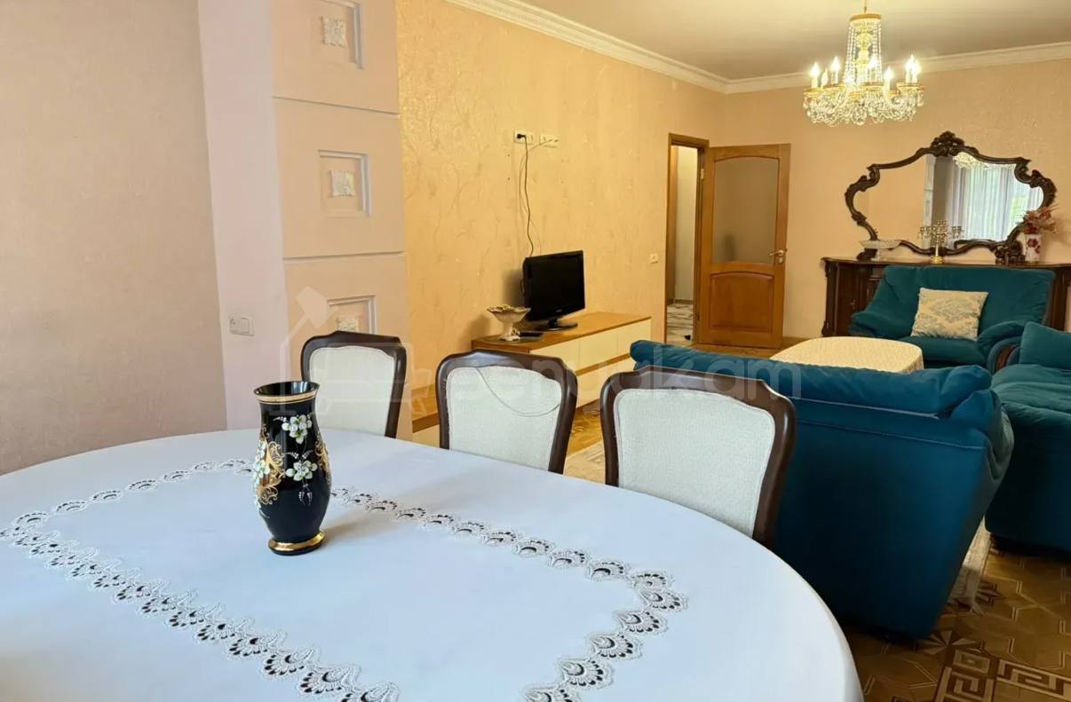 3 Սենյականոց Բնակարան Քարե Շենքում, 85քմ, 4/5 հարկ, Կապիտալ Վերանորոգված, Կահավորված