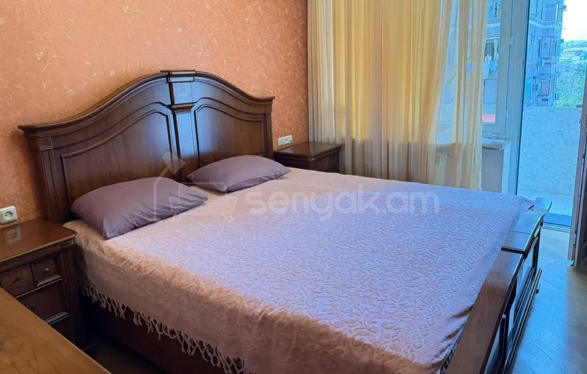3 Սենյականոց Բնակարան Քարե Շենքում, 85քմ, 4/5 հարկ, Կապիտալ Վերանորոգված, Կահավորված