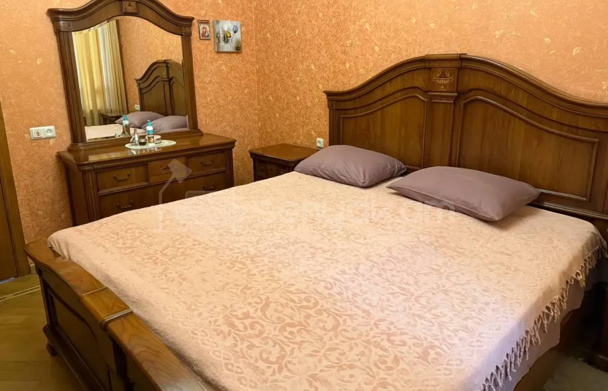 3 Սենյականոց Բնակարան Քարե Շենքում, 85քմ, 4/5 հարկ, Կապիտալ Վերանորոգված, Կահավորված