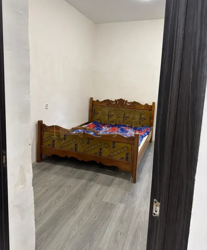 3 Սենյականոց Բնակարան Քարե Շենքում, 67քմ, 1/1 հարկ, Նորմալ Վիճակում, Կահավորված