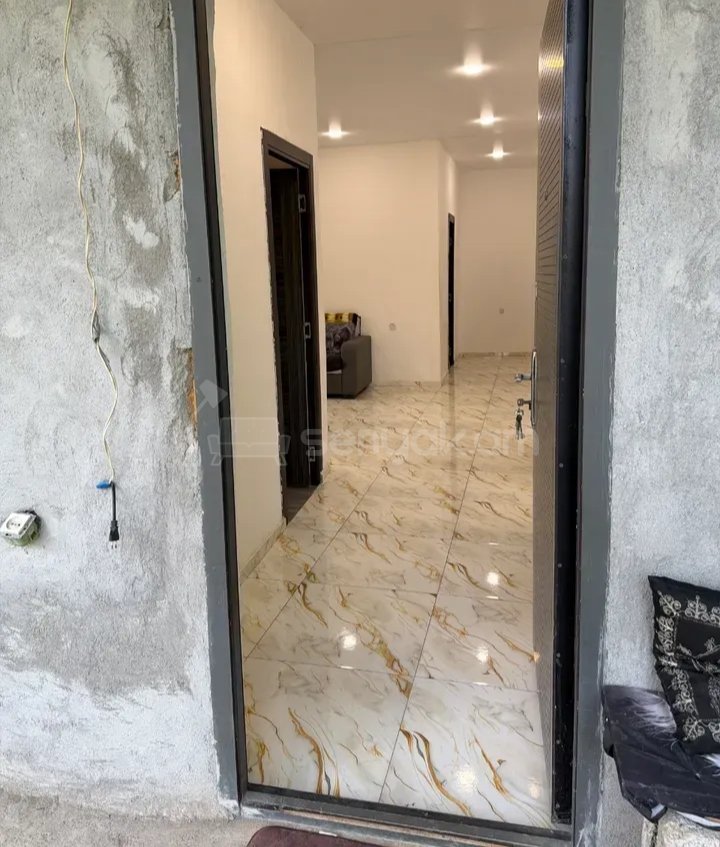 3 Սենյականոց Բնակարան Քարե Շենքում, 67քմ, 1/1 հարկ, Նորմալ Վիճակում, Կահավորված