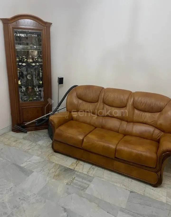 3 Սենյականոց Բնակարան Քարե Շենքում, 77քմ, 2/4 հարկ, Կապիտալ Վերանորոգված