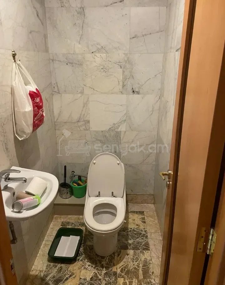3 Սենյականոց Բնակարան Քարե Շենքում, 77քմ, 2/4 հարկ, Կապիտալ Վերանորոգված