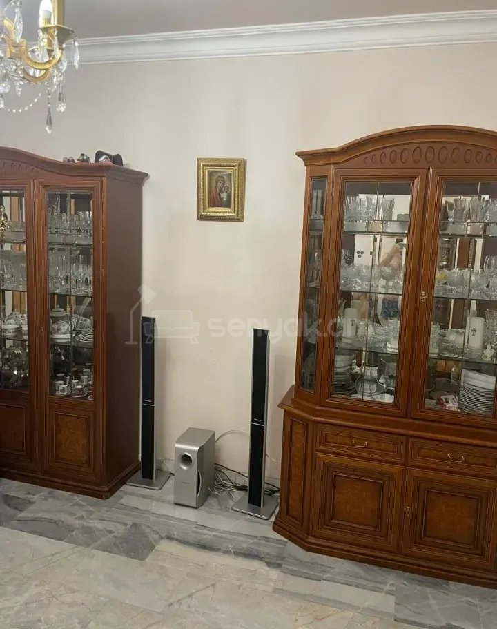 3 Սենյականոց Բնակարան Քարե Շենքում, 77քմ, 2/4 հարկ, Կապիտալ Վերանորոգված