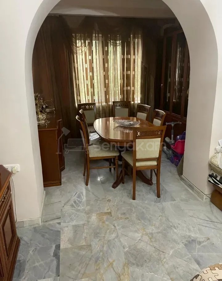 3 Սենյականոց Բնակարան Քարե Շենքում, 77քմ, 2/4 հարկ, Կապիտալ Վերանորոգված