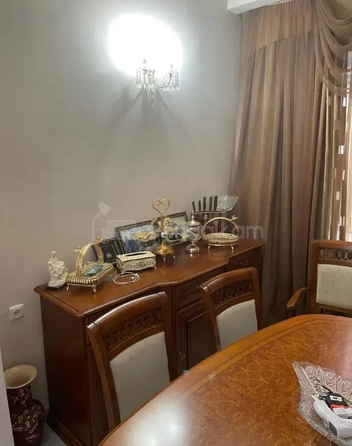 3 Սենյականոց Բնակարան Քարե Շենքում, 77քմ, 2/4 հարկ, Կապիտալ Վերանորոգված