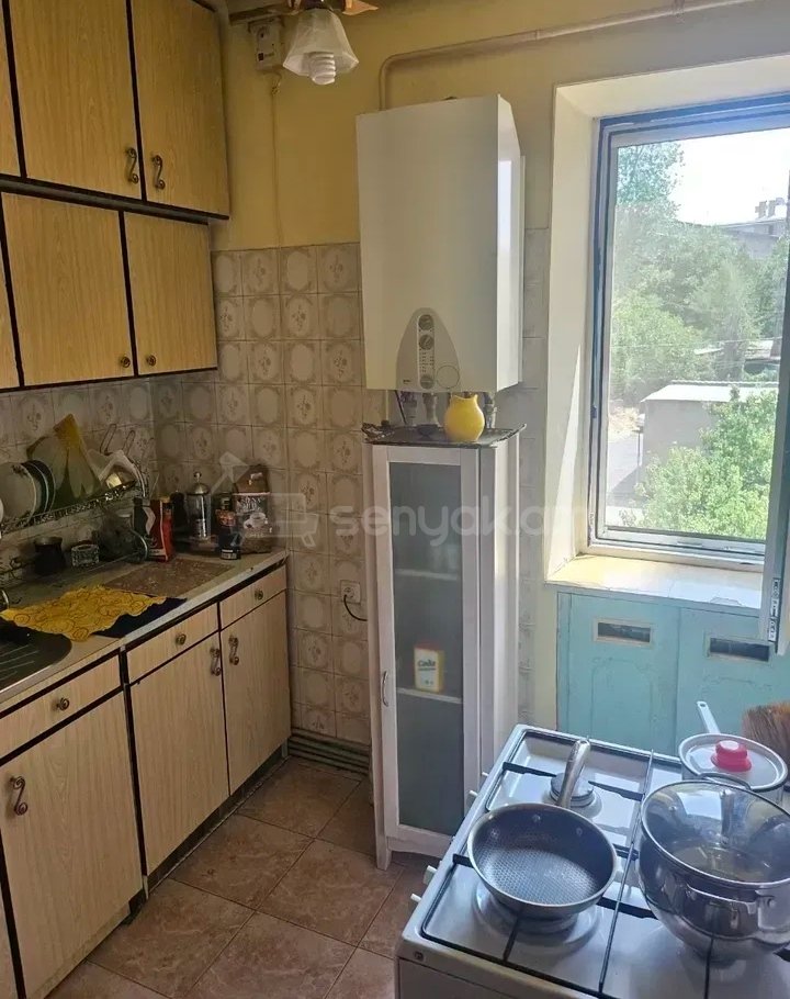 3 Սենյականոց Բնակարան Քարե Շենքում, 83քմ, 3/6 հարկ, Պետական Վիճակում