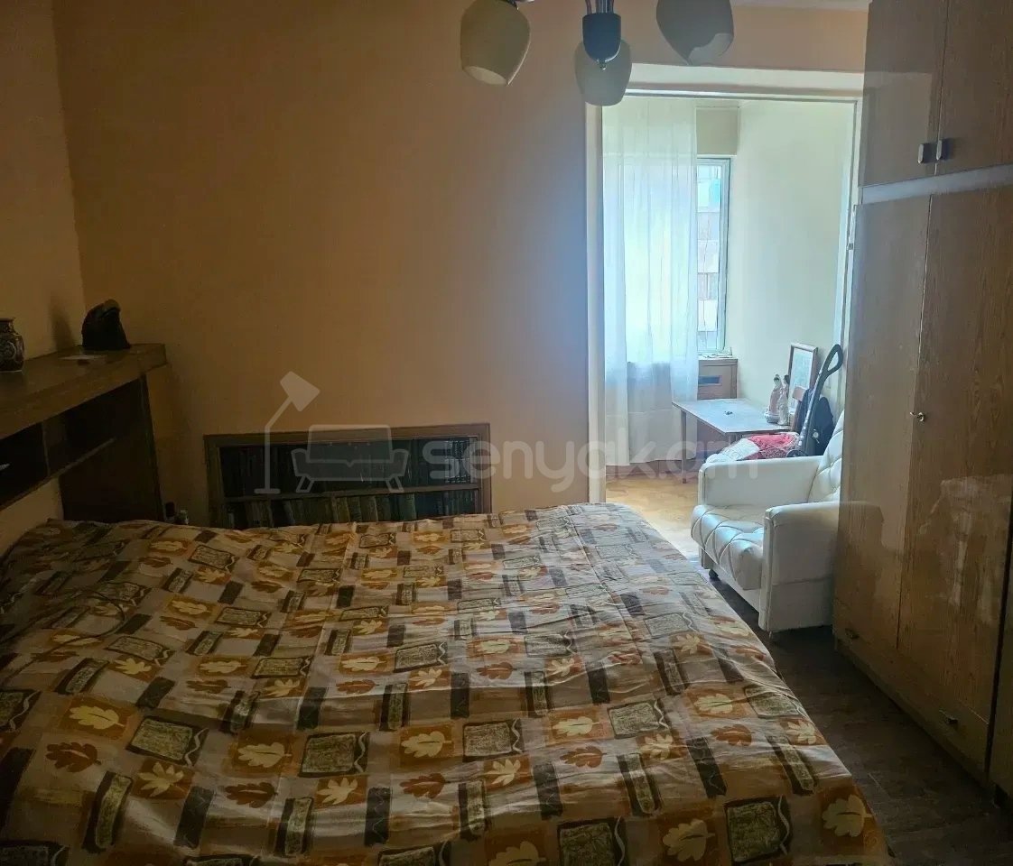 3 Սենյականոց Բնակարան Քարե Շենքում, 83քմ, 3/6 հարկ, Պետական Վիճակում