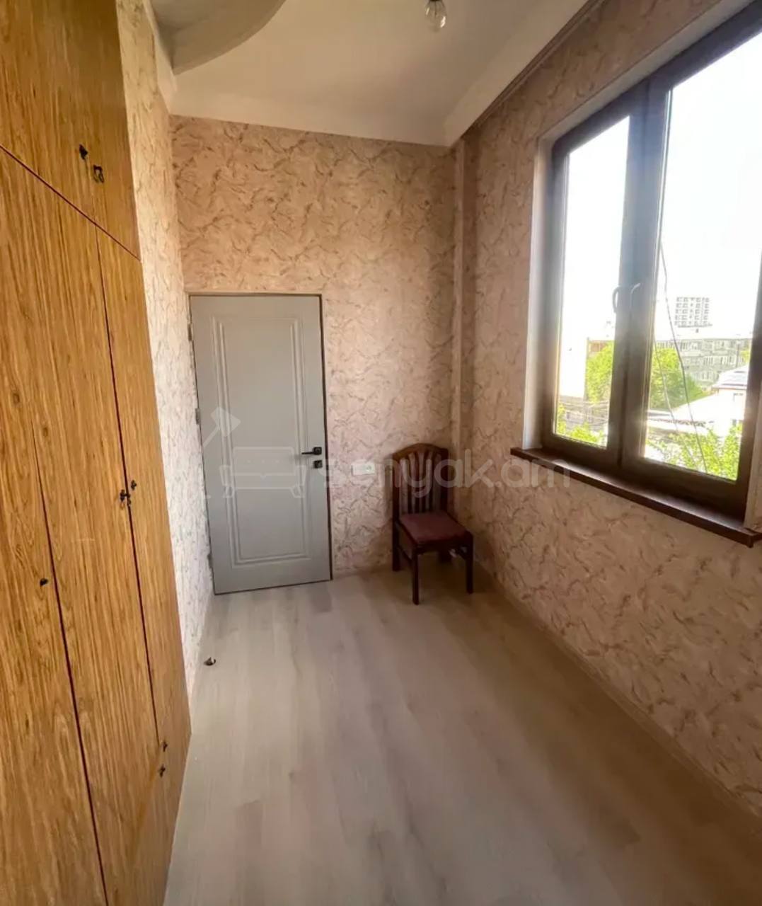 4 Սենյականոց Բնակարան Քարե Շենքում, 95քմ, 4/5 հարկ, Կոսմետիկ Վերանորոգված, Կահավորված