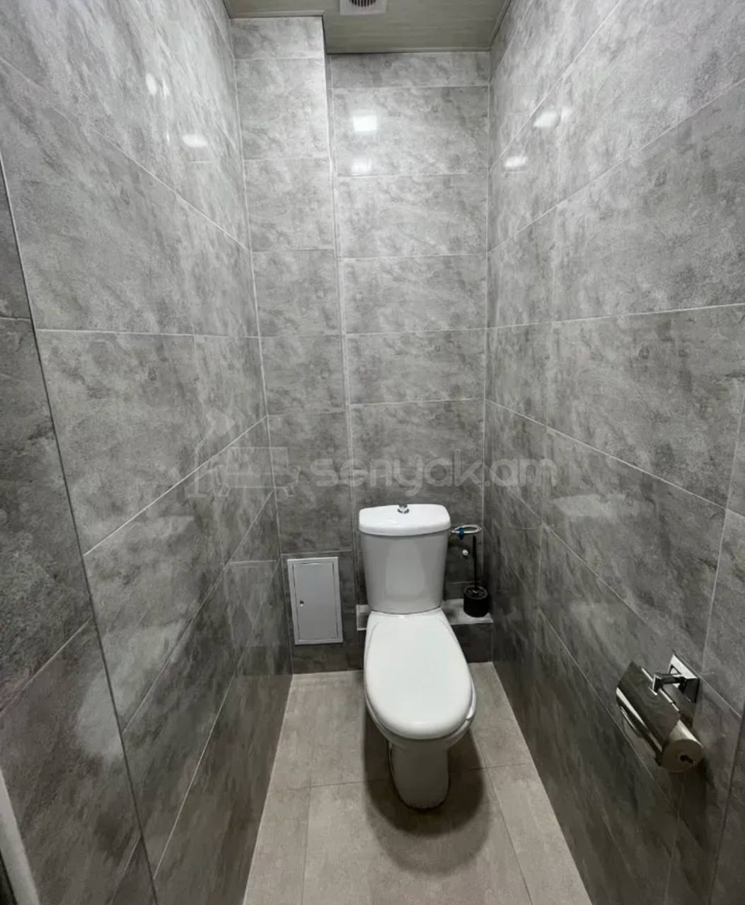 4 Սենյականոց Բնակարան Քարե Շենքում, 95քմ, 4/5 հարկ, Կապիտալ Վերանորոգված, Կահավորված