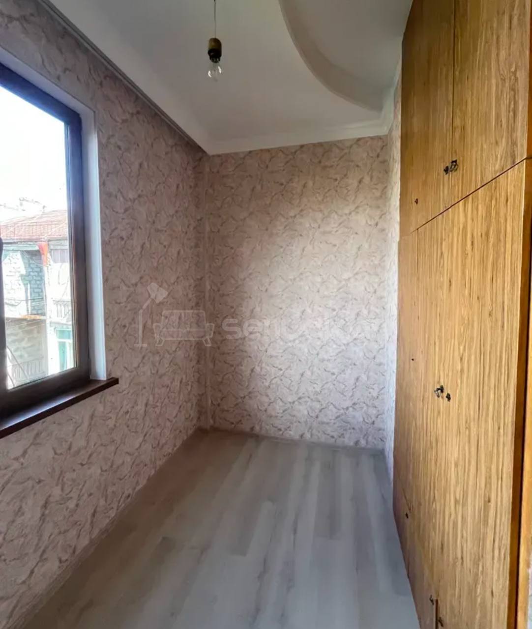 4 Սենյականոց Բնակարան Քարե Շենքում, 95քմ, 4/5 հարկ, Կապիտալ Վերանորոգված, Կահավորված