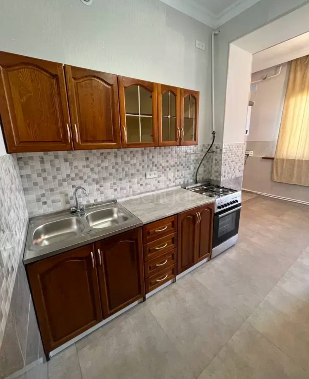 4 Սենյականոց Բնակարան Քարե Շենքում, 95քմ, 4/5 հարկ, Կապիտալ Վերանորոգված, Կահավորված