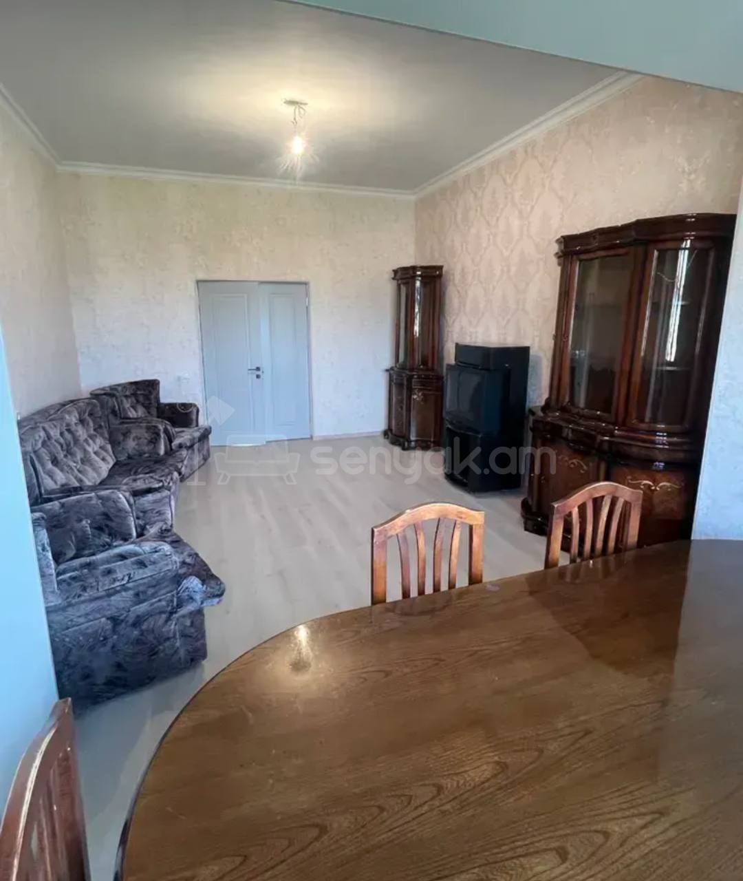 4 Սենյականոց Բնակարան Քարե Շենքում, 95քմ, 4/5 հարկ, Կապիտալ Վերանորոգված, Կահավորված