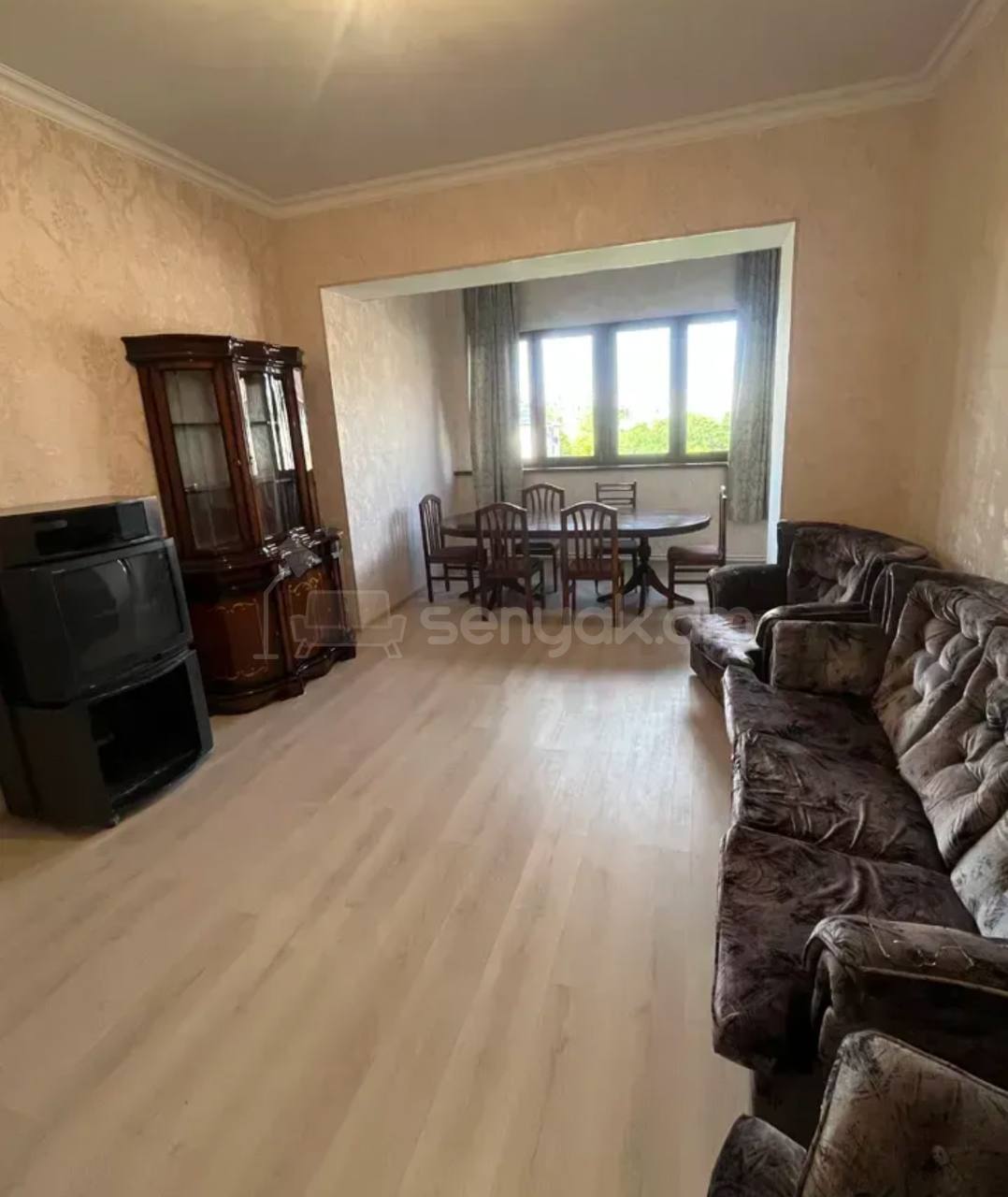 4 Սենյականոց Բնակարան Քարե Շենքում, 95քմ, 4/5 հարկ, Կապիտալ Վերանորոգված, Կահավորված