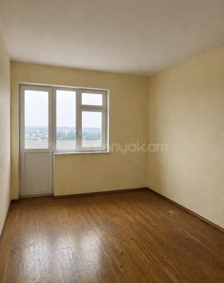 3 Սենյականոց Բնակարան Քարե Շենքում, 94քմ, 6/7 հարկ, Նորմալ Վիճակում