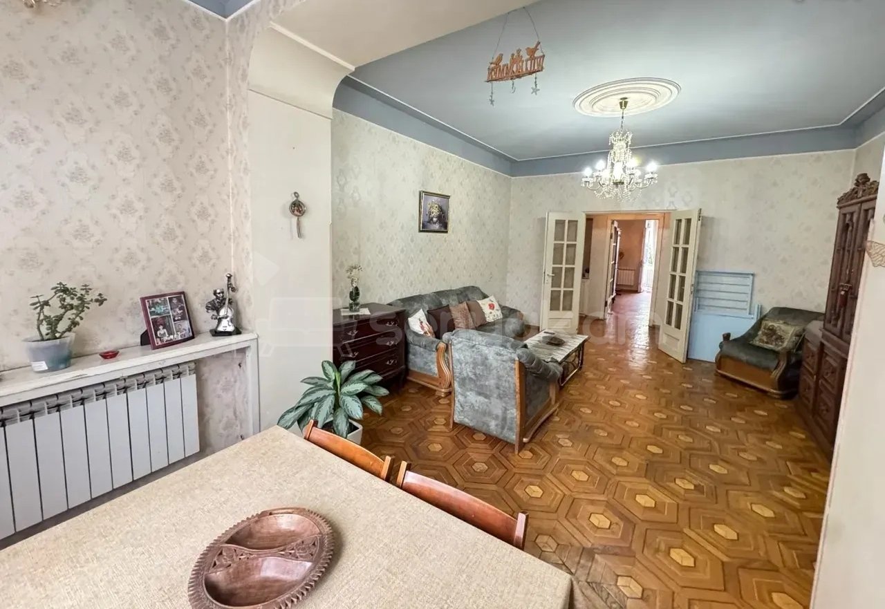 3 Սենյականոց Բնակարան Քարե Շենքում, 94քմ, 3/5 հարկ, Պետական Վիճակում