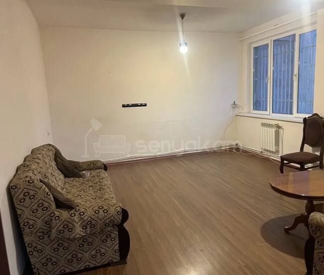 3 Սենյականոց Բնակարան Քարե Շենքում, 120քմ, 2/3 հարկ, Կոսմետիկ Վերանորոգված, Մասամբ Կահավորված