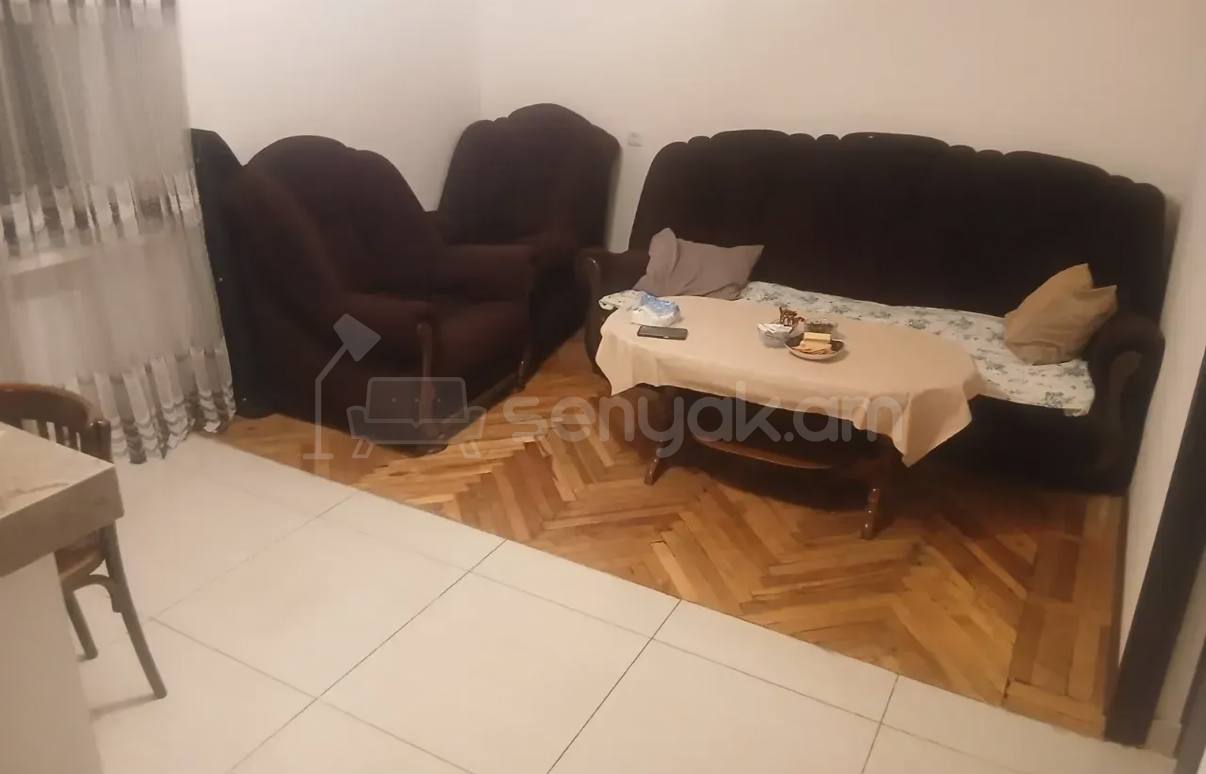 1 Սենյականոց Բնակարան Քարե Շենքում, 30քմ, 4/5 հարկ, Կոսմետիկ Վերանորոգված, Կահավորված
