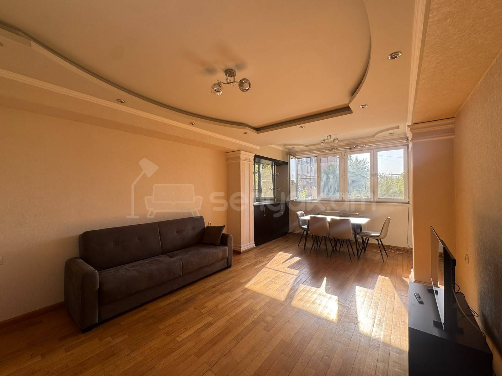 3 Սենյականոց Բնակարան Քարե Շենքում, 100քմ, 3/8 հարկ, Կապիտալ Վերանորոգված, Կահավորված, Արևկող