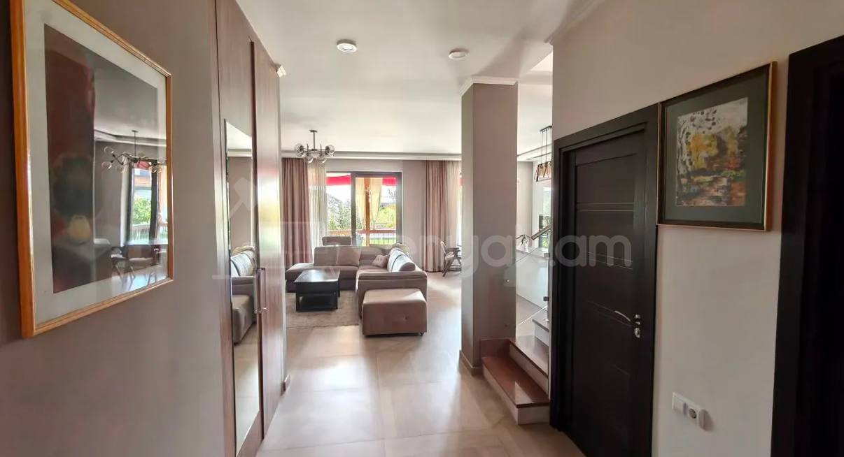 6 Սենյականոց Շքեղ Առանձնատուն, 200քմ, Ավտոտնակով