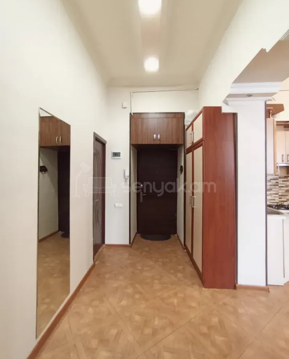 3 Սենյականոց Բնակարան Քարե Շենքում, 76քմ, 2/5 հարկ, Կապիտալ Վերանորոգված, Կահավորված
