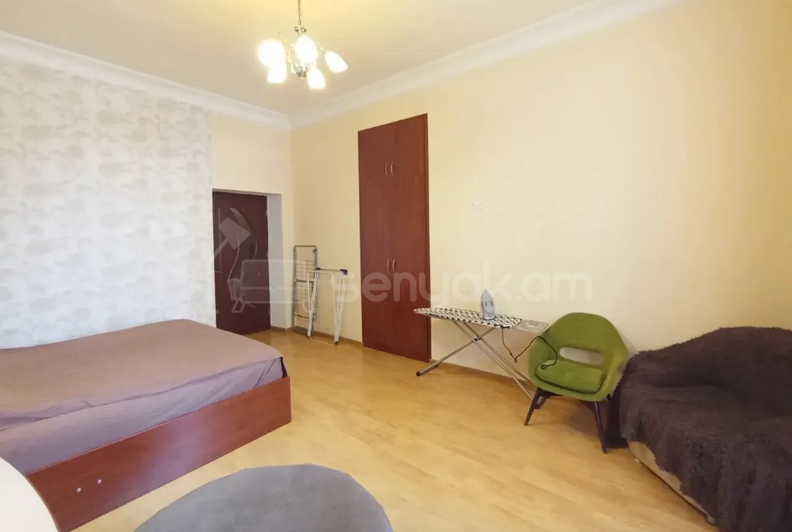 3 Սենյականոց Բնակարան Քարե Շենքում, 76քմ, 2/5 հարկ, Կապիտալ Վերանորոգված, Կահավորված