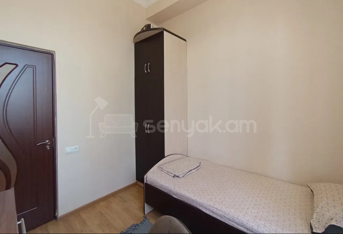 3 Սենյականոց Բնակարան Քարե Շենքում, 76քմ, 2/5 հարկ, Կապիտալ Վերանորոգված, Կահավորված