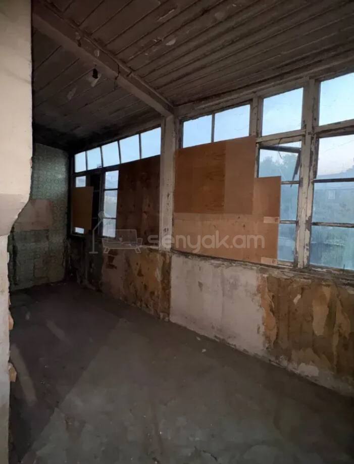 3 Սենյականոց Բնակարան Քարե Շենքում, 70քմ, 2/3 հարկ, Զրոյական Վիճակում