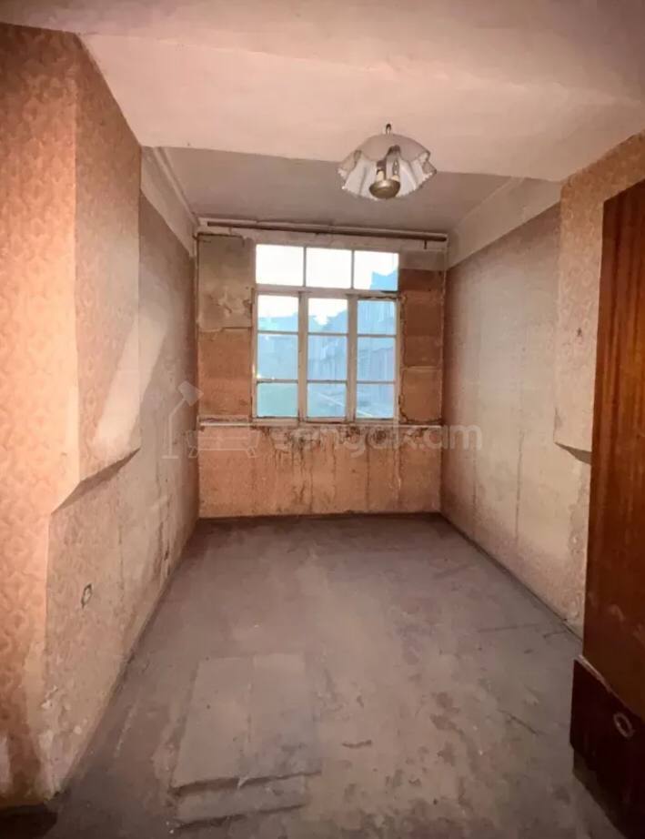 3 Սենյականոց Բնակարան Քարե Շենքում, 70քմ, 2/3 հարկ, Զրոյական Վիճակում